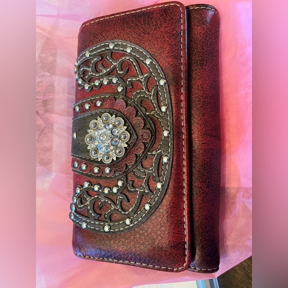 Lovely clutch with lots of room